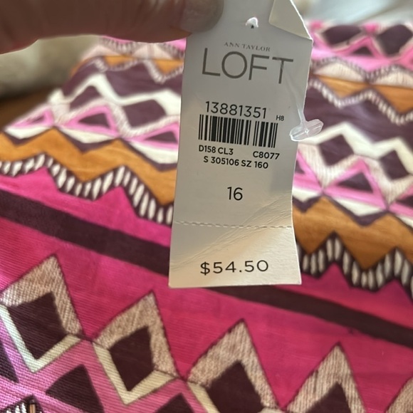 Loft Marisa Fit Pink Aztec print linen& cotton blend shorts Sz-16.    S14 - Picture 13 of 13